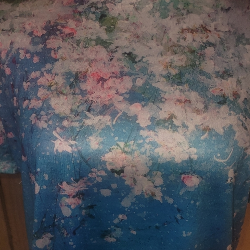 Silky Floral tshirt - Picture 4 of 4